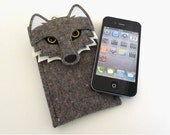 iPhone 5 or iPhone 4 case - Wolf in gray felt