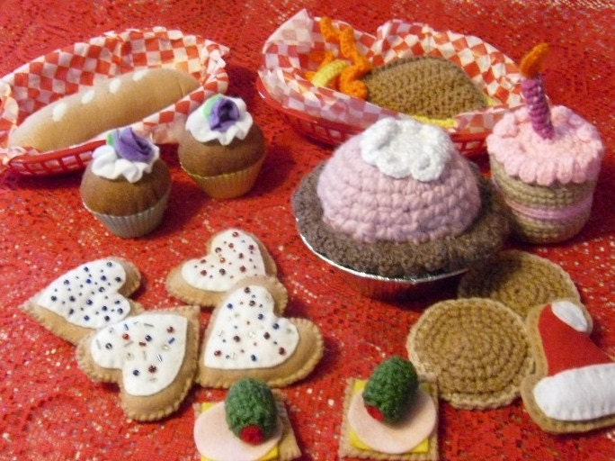 20 plus pieces of crochet and felt play food