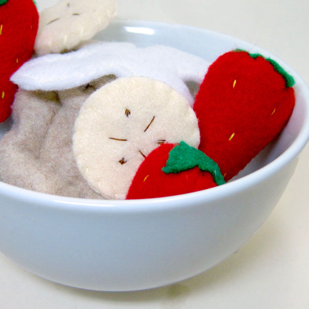 Felt Play Food Oatmeal with Strawberries Cream and Bananas