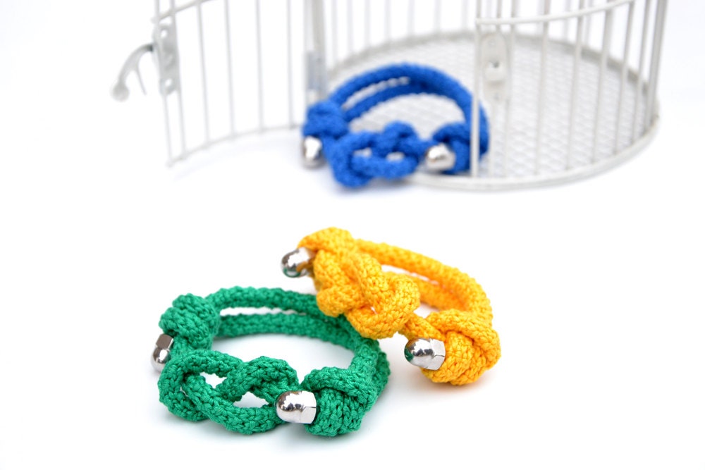 Figure 8 knot - Knots bracelet, stainless steel nuts and bright green cotton - ready to ship