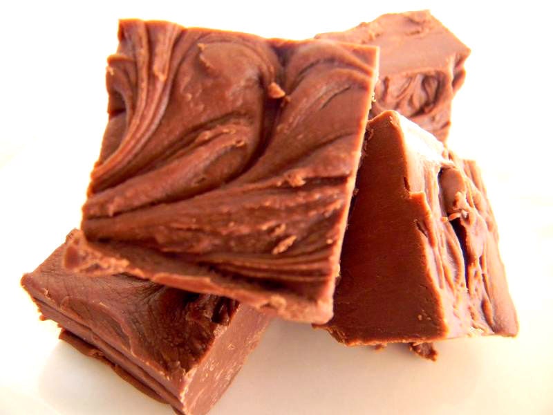 Julie's Fudge - MERLOT DARK CHOCOLATE - Yummy Rich Merlot Fudge Wonderment - 6 Pieces (1/2lb)