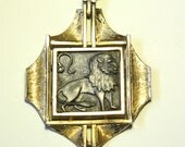Signed 1960s Collectible Razza Zodiac Leo the Lion Pendant Necklace