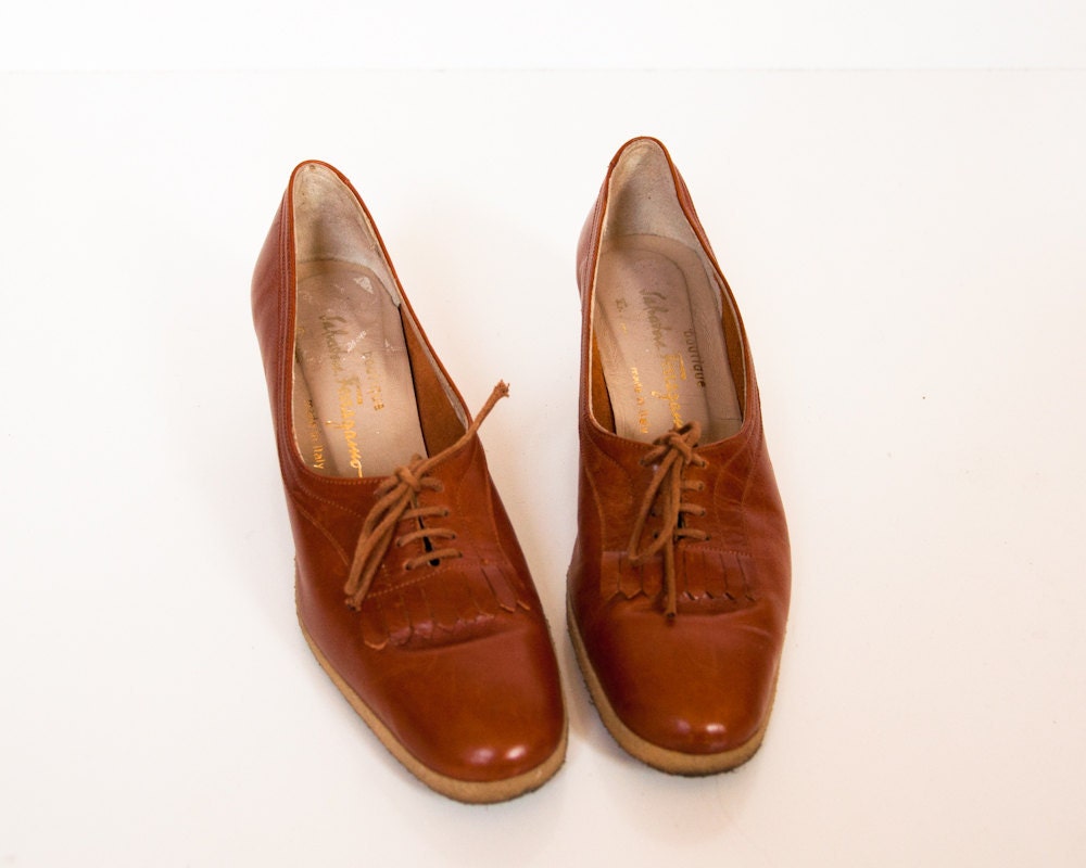 Vintage Salvatore Ferragamo Kilty Oxford Heels Size 7.5
