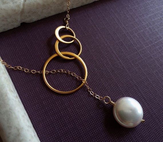 Gold Lariat Necklace, Three Entwined rings necklace, y necklace, gold lariat, pearl necklace, freshwater pearl,