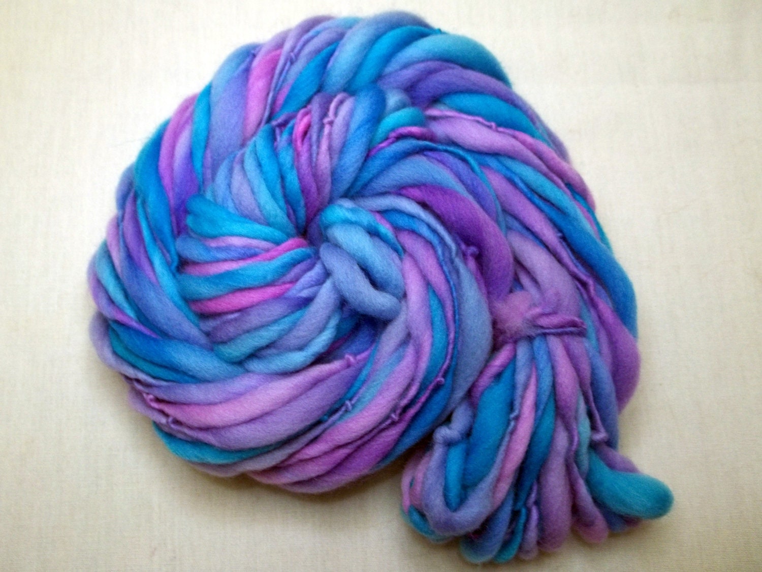 Handspun Hand Dyed Merino Thick n Thin - Powderpuff Derby