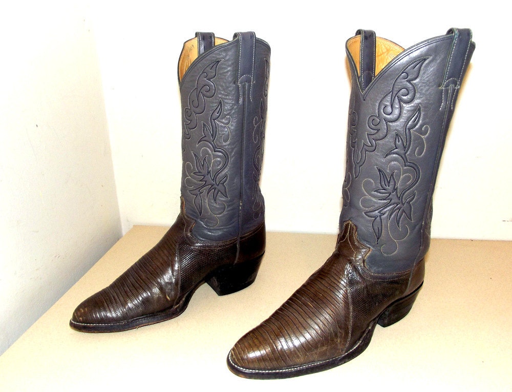 Vintage Justin brand grey snakeskin leather Cowboy boots size 9 d or cowgirl size 10.5