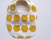 Organic BABY Bib - Sleepy Owls Drooling Food Bib in Yellow and White - Eco Friendly Unisex Baby Shower Gift (Ready to Ship)