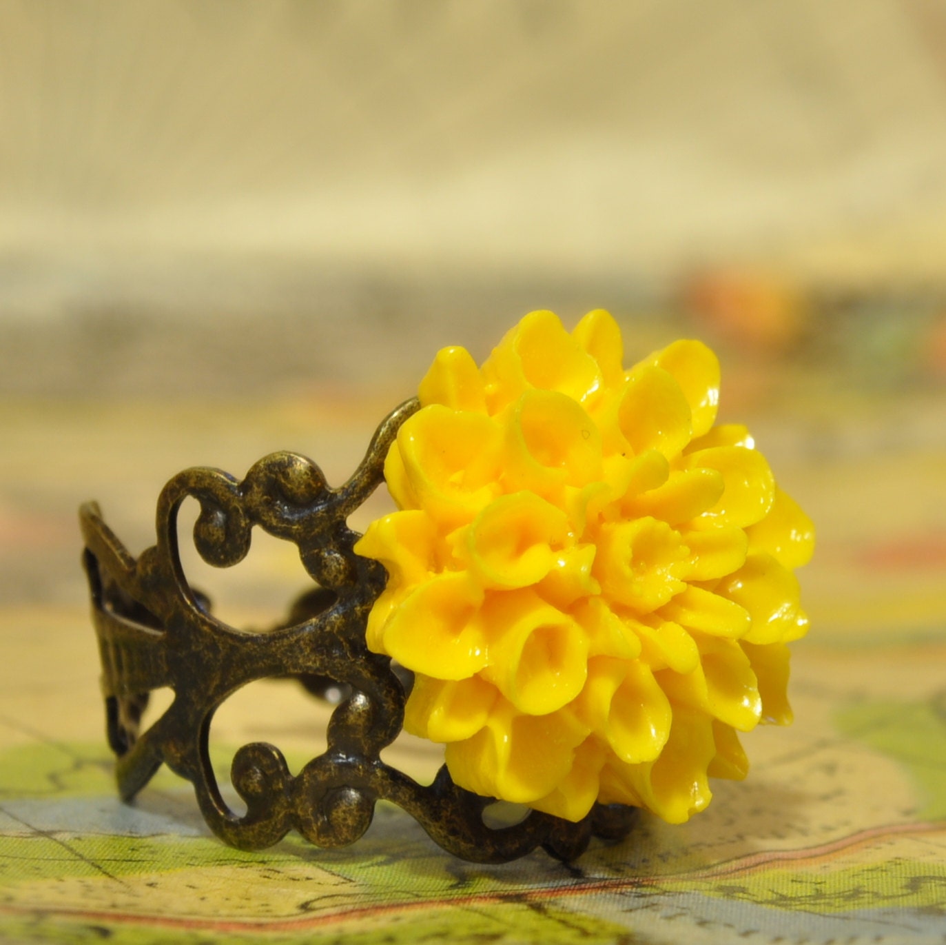 Vintage Style Resin Ring with Golden Yellow Chrysanthemum