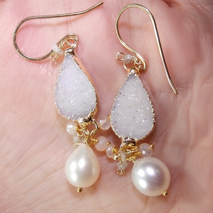 Bridal Druzy Earrings White Druzy Earrings Pearl Raw Crystal Dangle Earrings Diamond Chip Luxury Wedding Jewelry Fashion
