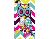 Owl Zig Zag Chevron White or Black iPhone Case - IPhone 4, 4s, 5 Hard Cover - Fun Bright Art Unique Trendy iPhone Case Cover - artstudio54
