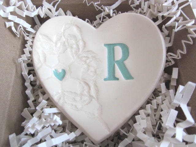 Personalized mint green ring holder - custom initial bridal shower ring dish - mint green white- Gift boxed -   (w)