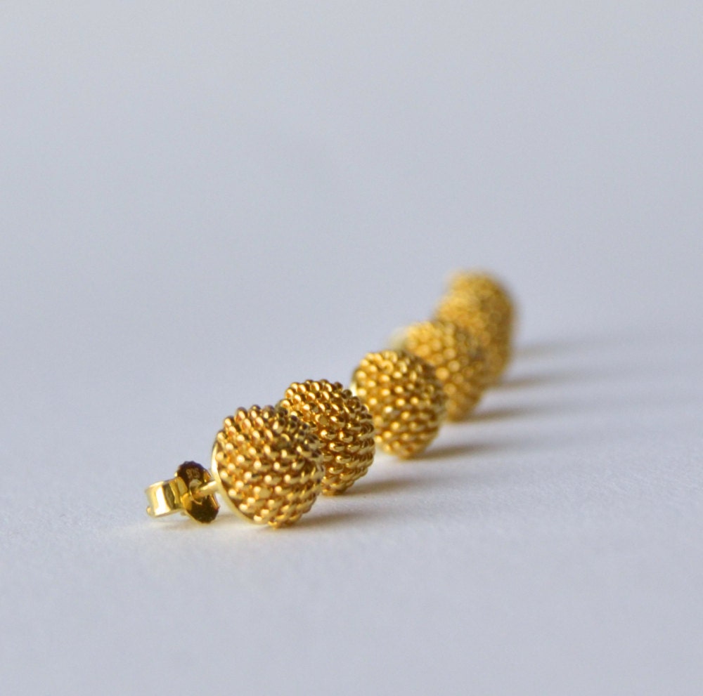 golden earstuds bead crochet shiny small - Donauluft