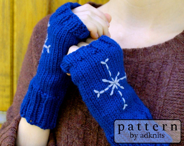 Knitting Pattern, Fingerless Mittens / Gloves, Women's, Snowflake Embroidery