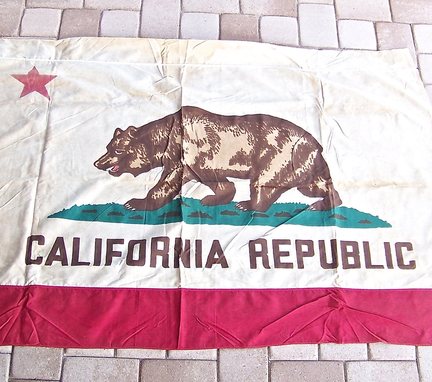vintage California Republic flag by vintagebyalexkeller on Etsy
