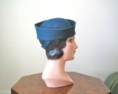 1940s hat Terrific blue teal sailor tilt hat with back band 21 to 22 inches