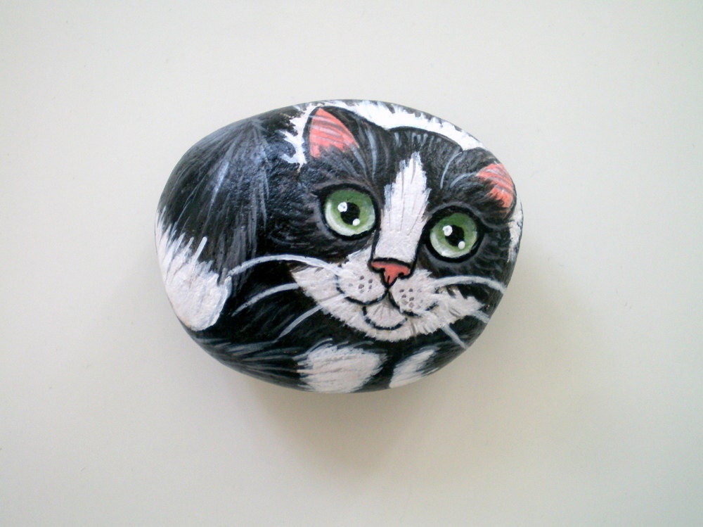 Painted Tuxedo Cat  Rock, painted stone art, gift  for pet lovers cat lovers, paper weight, collectibles