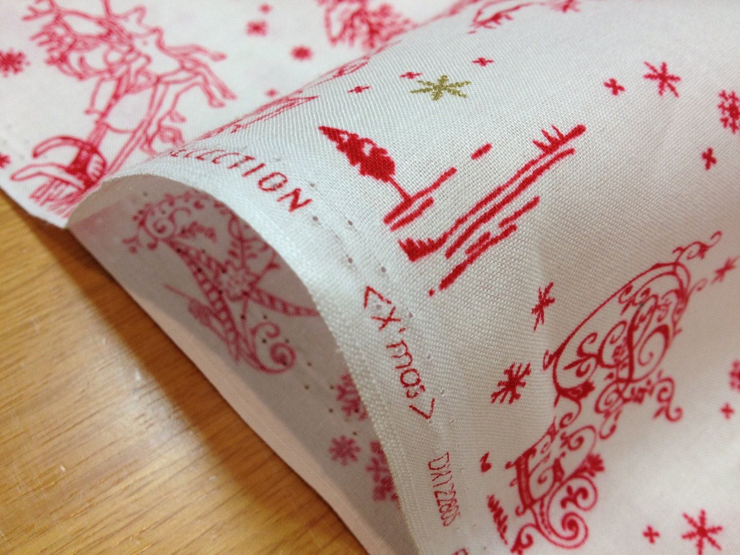 Japanese Cotton Print Fabric - Daiwabo, Half Yard - Christmas Red - NT401