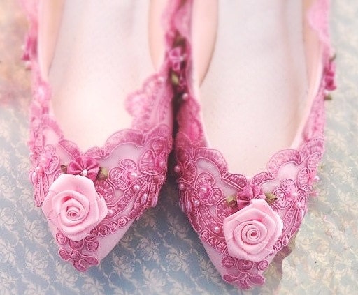 Marie Antoinette pink shoes with kitten heel size 9