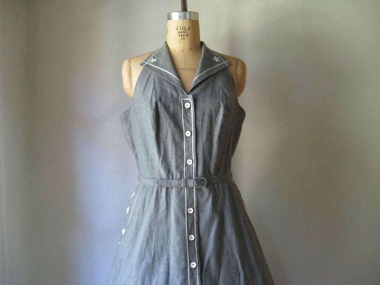 vintage 1940s to 1950s dress / rare plus size gray cotton halter sundress sailor nautical hip pockets