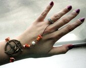 Hunger Games Bracelet with Pearl - Mockingjay Slave Bracelet - Peeta Pearl - Katniss Bracelet - Girl on Fire - Oyster Shell - White Pearl