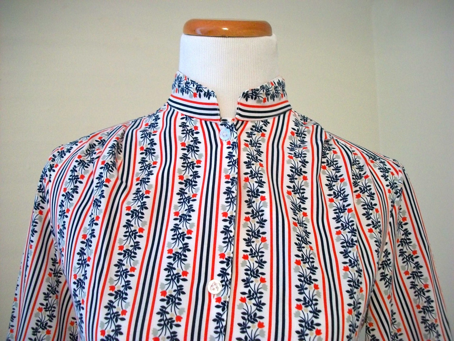 Vintage 70s 80s blue red and white stripe floral top - size Medium - FREE shipping worldwide