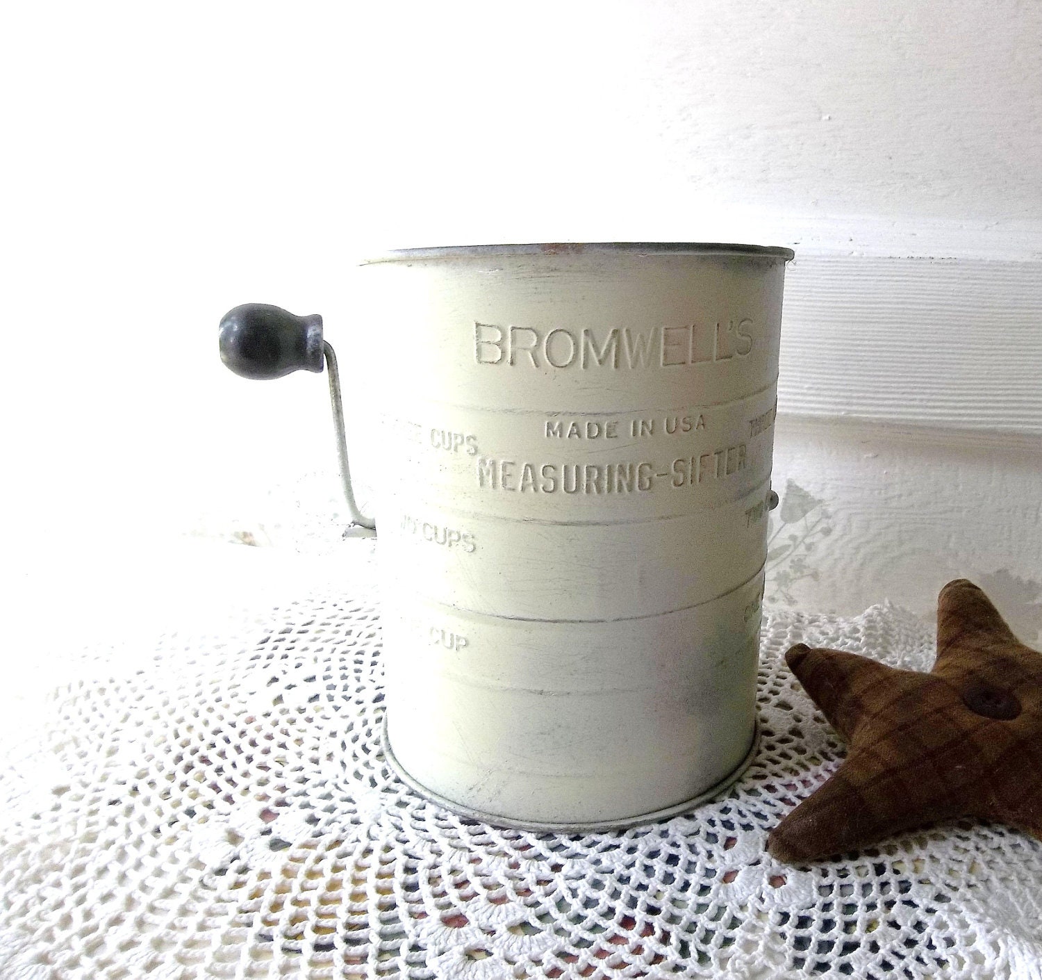 Rustic Vintage FLour Sifter. Sage Green. Kitchen Utensil collectible