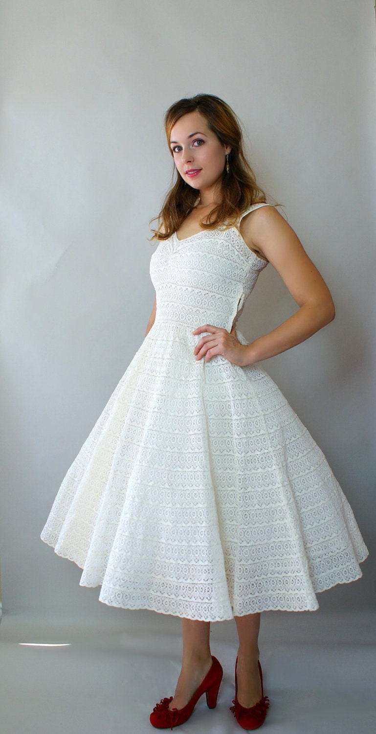 Vintage 1950s Wedding Dress -- Ivory Tiered Crochet Lace Tea Length Wedding Dress -- Small