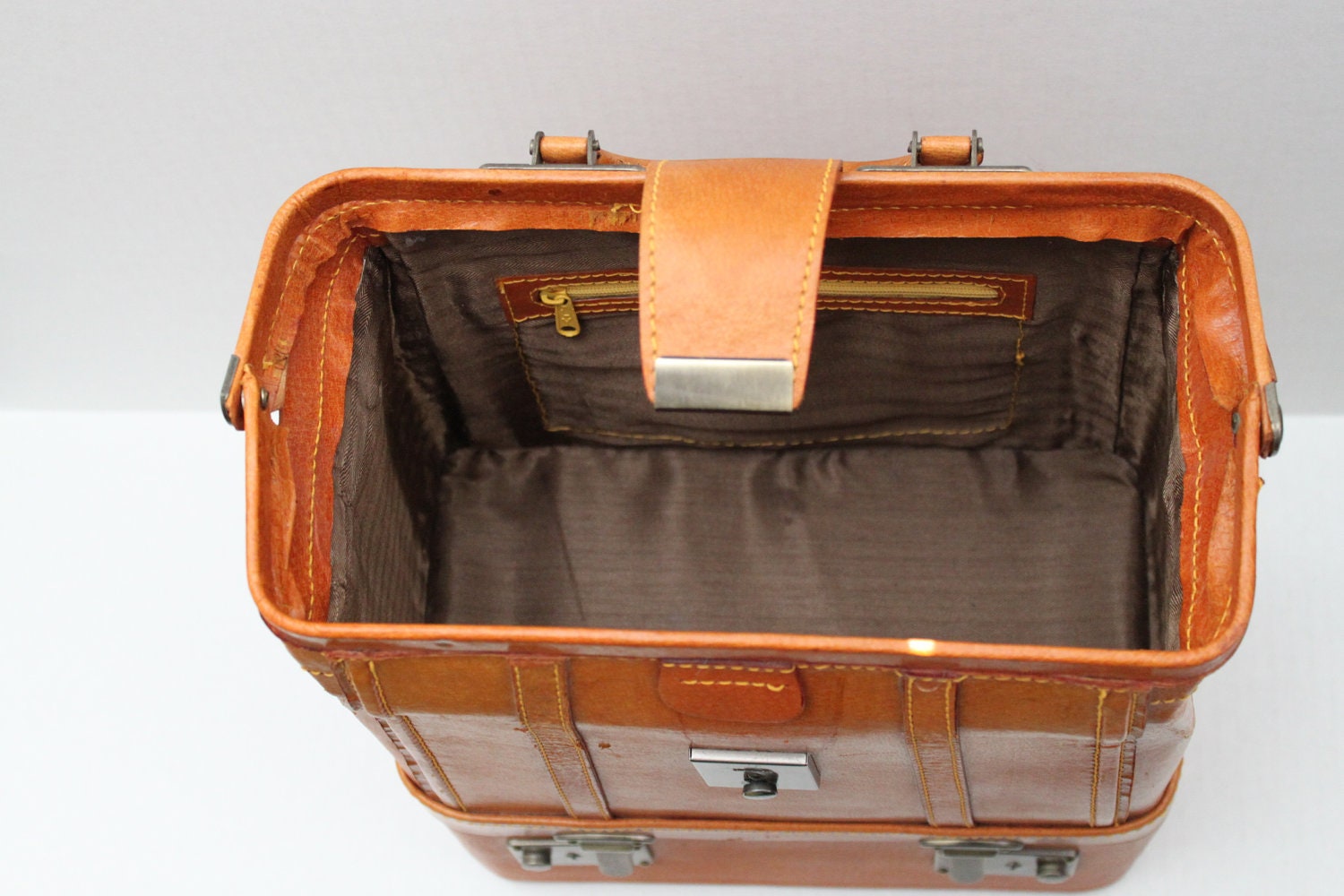 vintage leather two compartment case // camera // portable bar // overnight bag // lawn bowlers case