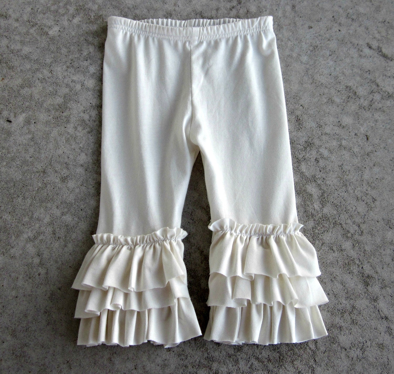 Girls Triple ruffle capris in knit - Sizes Newborn to 5