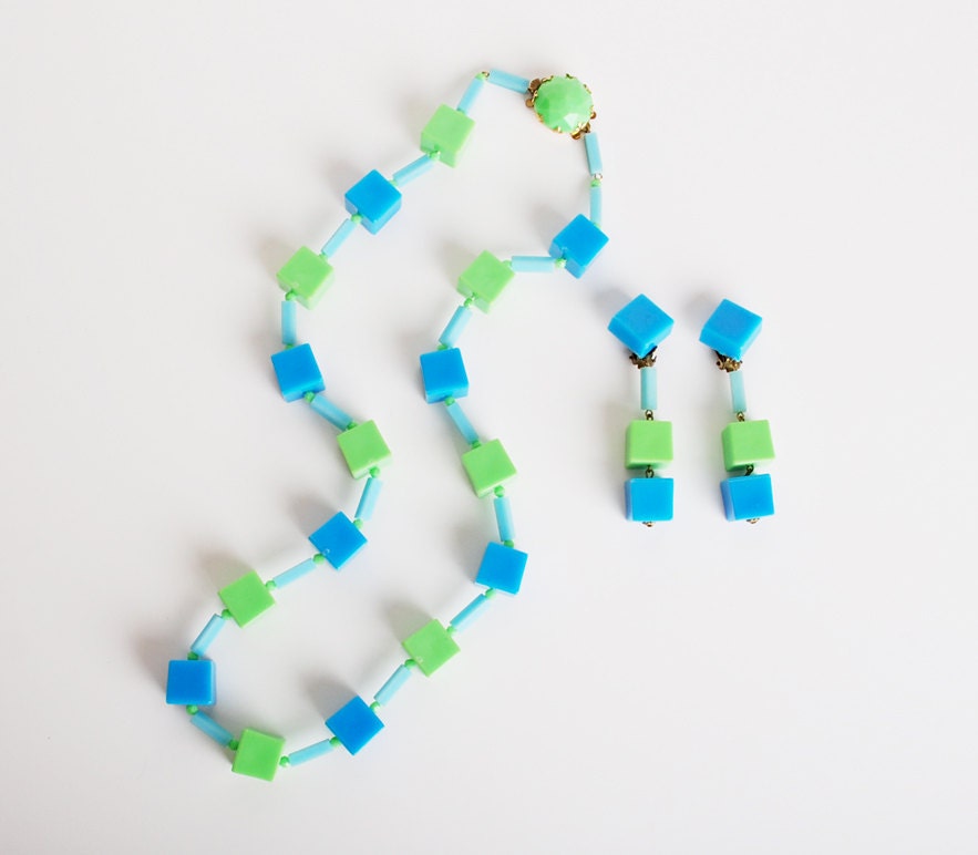 Vintage 60s 70s MOD Plastic Cube Necklace & Earrings Set