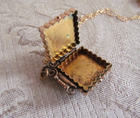 Antique Victorian Locket With Engraved Country House Scene c.1880s