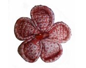Vintage kimono Silk flower Kanzashi brooch handmade in pale pink Japanese Shibori fabric