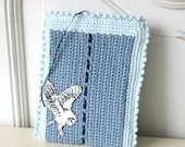 Crochet Kindle e-reader Pouch with Felt Bird Detail