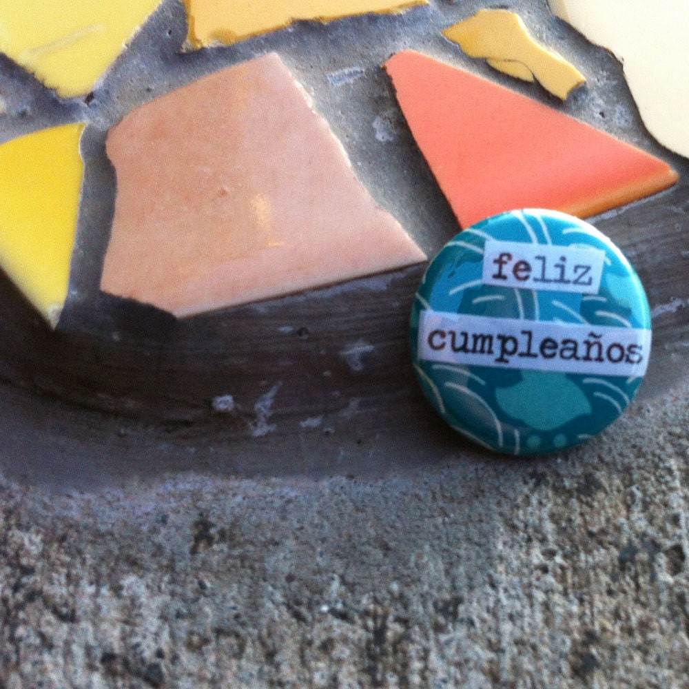 Feliz cumpleaños - Spanish Language Pinback Button