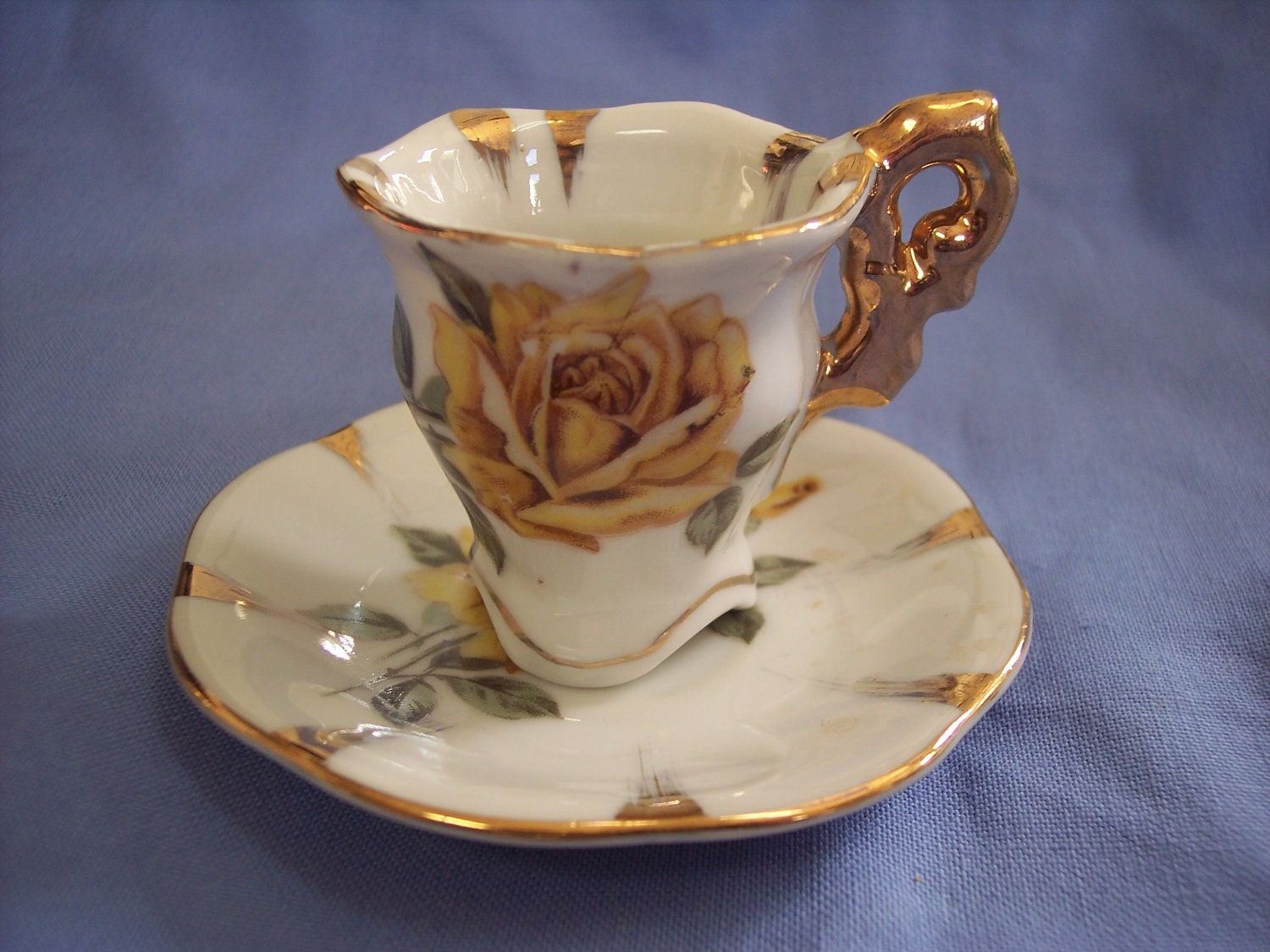 miniature porcelain tea cups and saucers