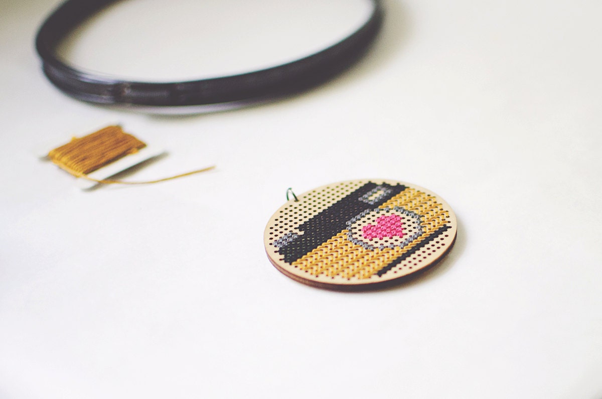 Wooden Cross-Stitch Pendant: Photo Love 04