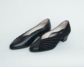 Size 6 or 6.5 Black Suede Leather low Heels NOS vintage Shoes