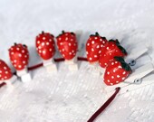 Cute strawberry -Mini clothespins- Pegs- Wood- Wedding,birthday,gift,decoration,skrapbook-Set of seven 7