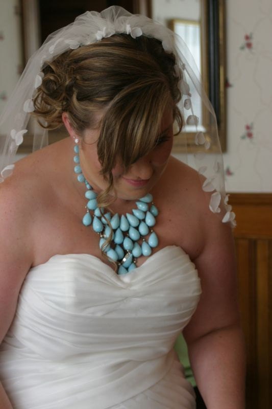 Elbow Length Wedding Veil - Petal Veil- Short Bridal Veil- Elbow Length 25 Inches - Veil with Petals