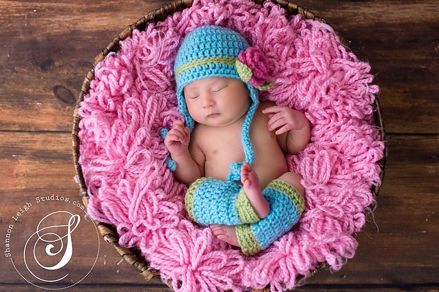 Download PDF crochet pattern - Earflap hat with rose and leg warmers