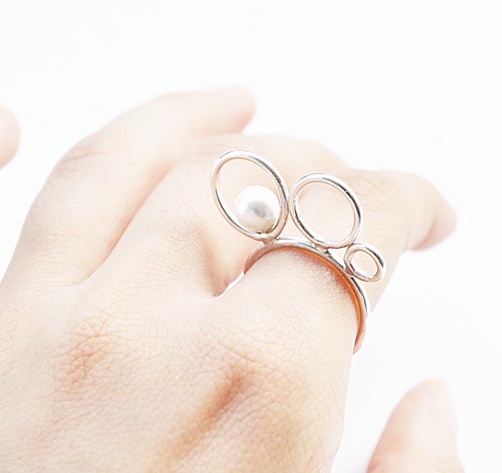 FREE SHIPPING-circular ring with a pearl (sterling silver)-made to order