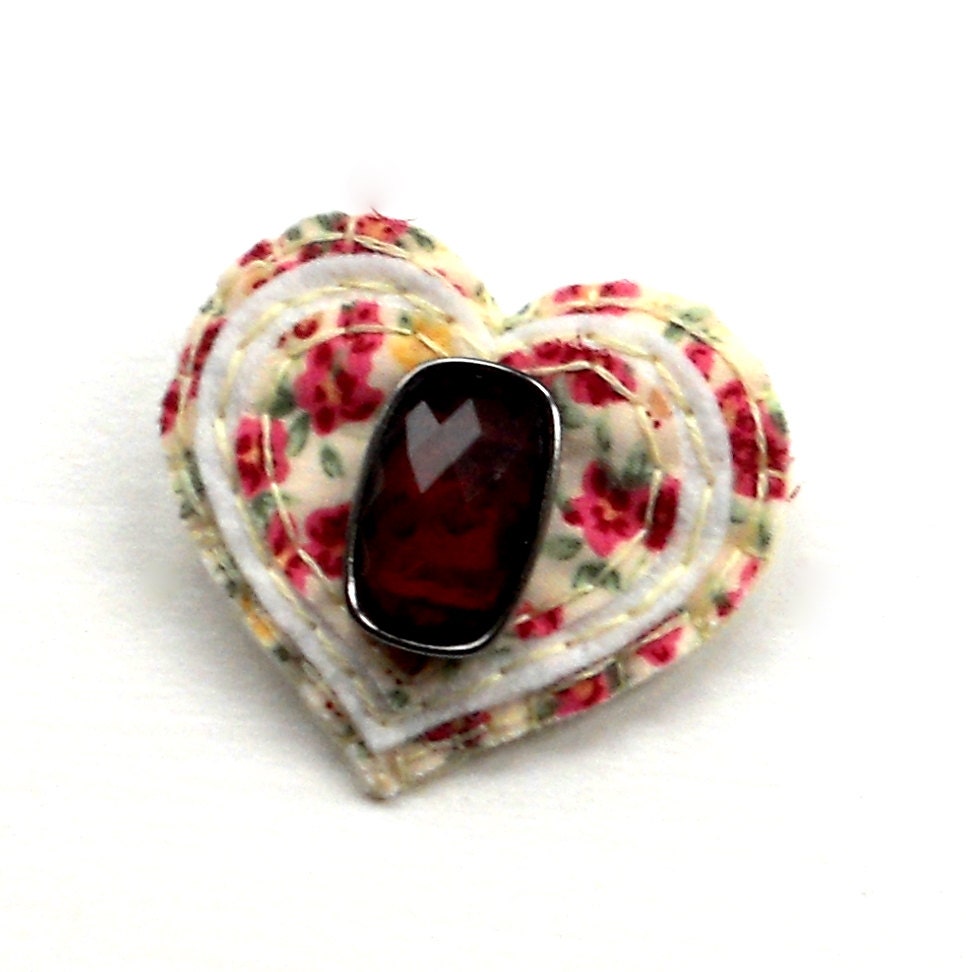 Felt brooch jewelry jewellery uk seller vintage Ruby Rock