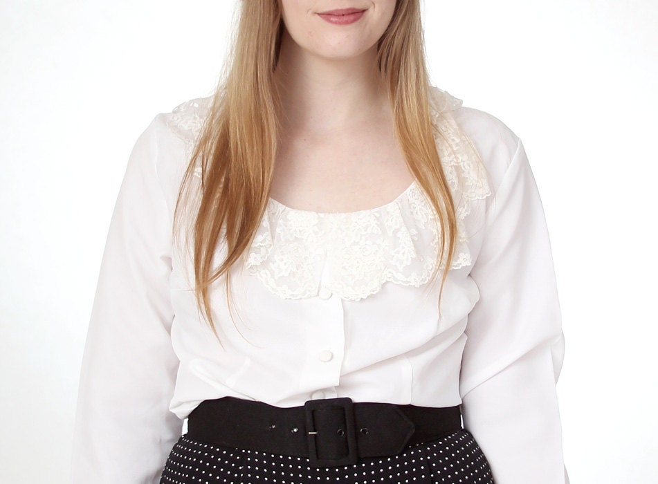 Vintage 1960s white lace ruffle scoop neck blouse - size medium/large