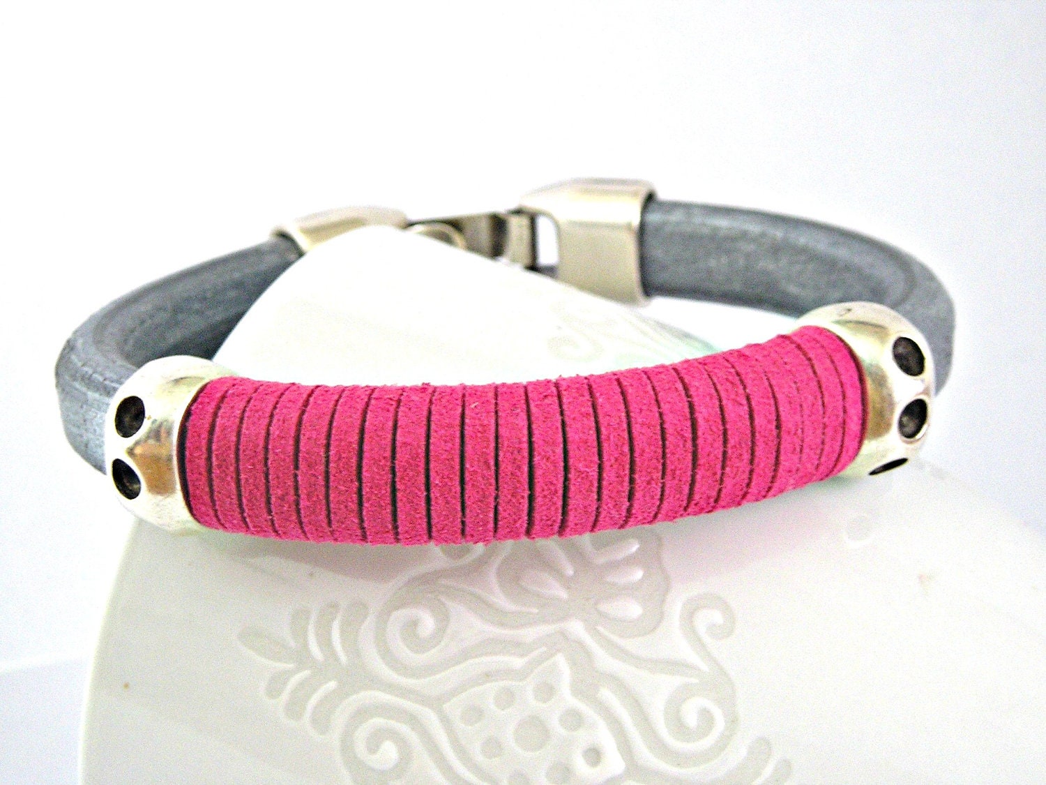 Metallic finish grey spanish leather bracelet with hot pink suede and zamak