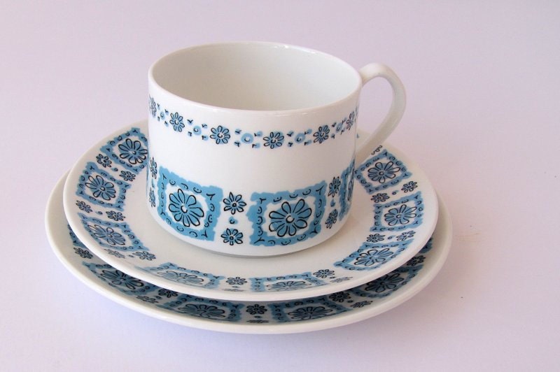 Vintage 1970's Cameo Elizabethan English Trio