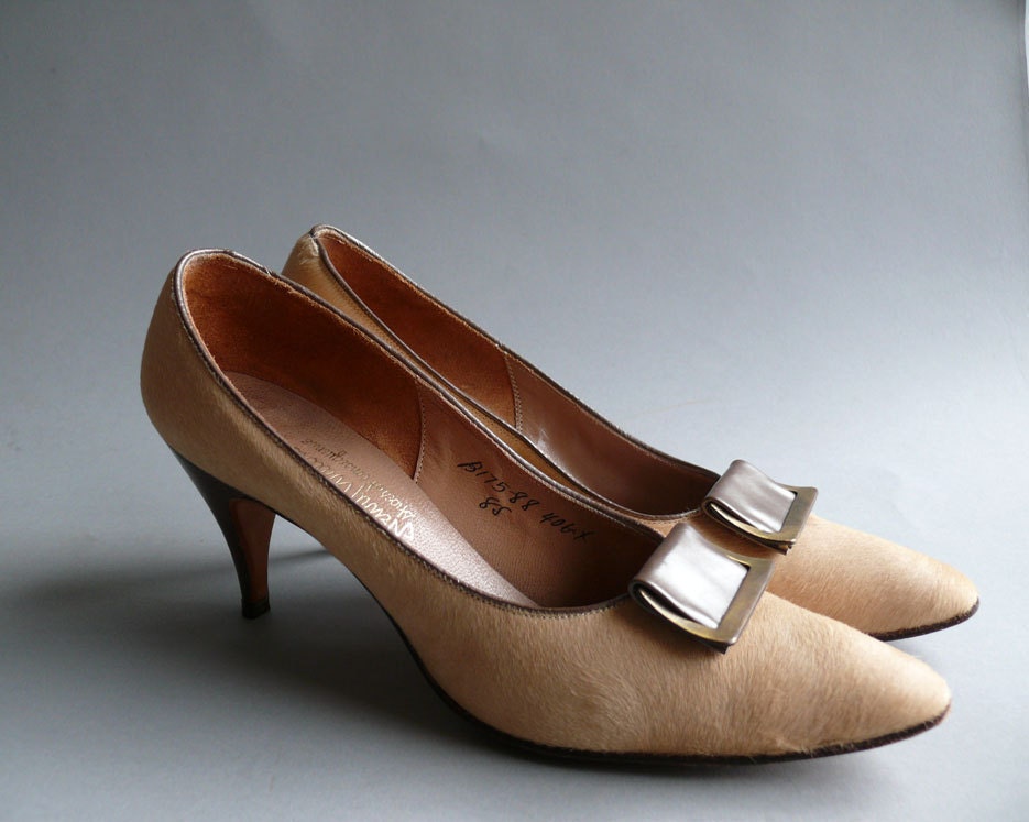 1950s high heels / Cowhide Fur Heels with bronze buckles sz 8