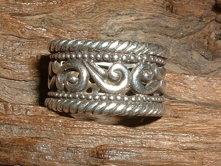 Ornate Filigree Sterling Silver Ring  size 7 1/2