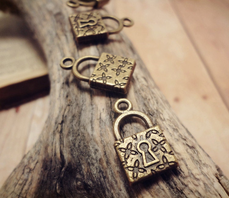 15pc of Antiqued Bronze 14x10mm Cute Lock Tool Themed Charm P10-HK9094
