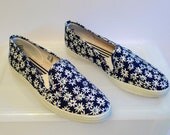 Canvas Slip On Tennis Shoe Flower Canvas Sneaker trainer vintage Ladies 8.5 All Over Print Flower Power 80s 90s retro vintage FREE SHIP