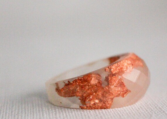 pale rose copper size 8 multifaceted eco resin ring with suspended copper flakes